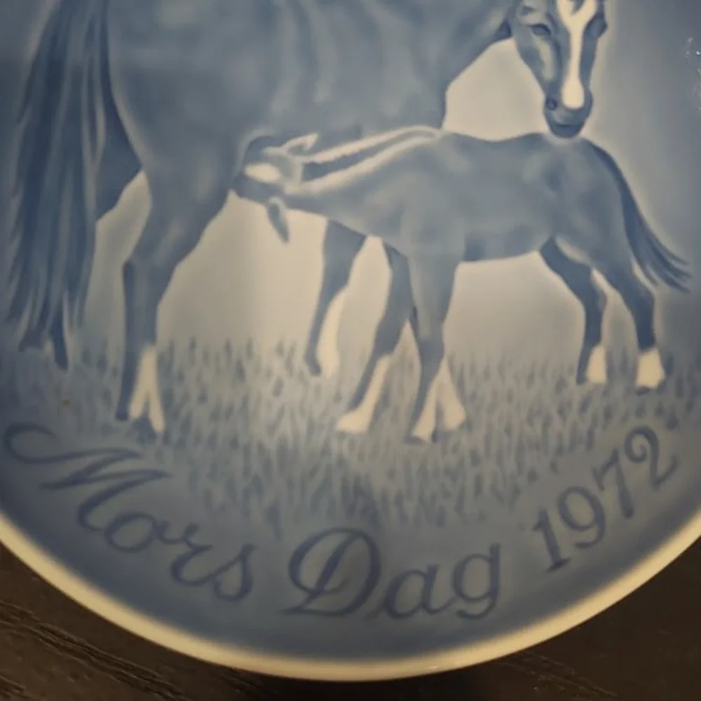 Bing & Grondahl 1972 Mors Day Mother's‎ Day Plate Horse Mare Foal 8000/9372 Blue